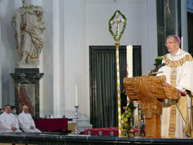 Diakonenweihe im Fuldaer Dom (Foto: Karl-Franz Thiede)